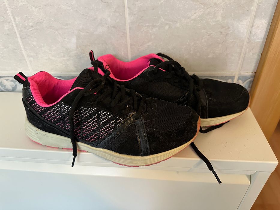 Sapatilhas Pretas / Rosa Nº 38