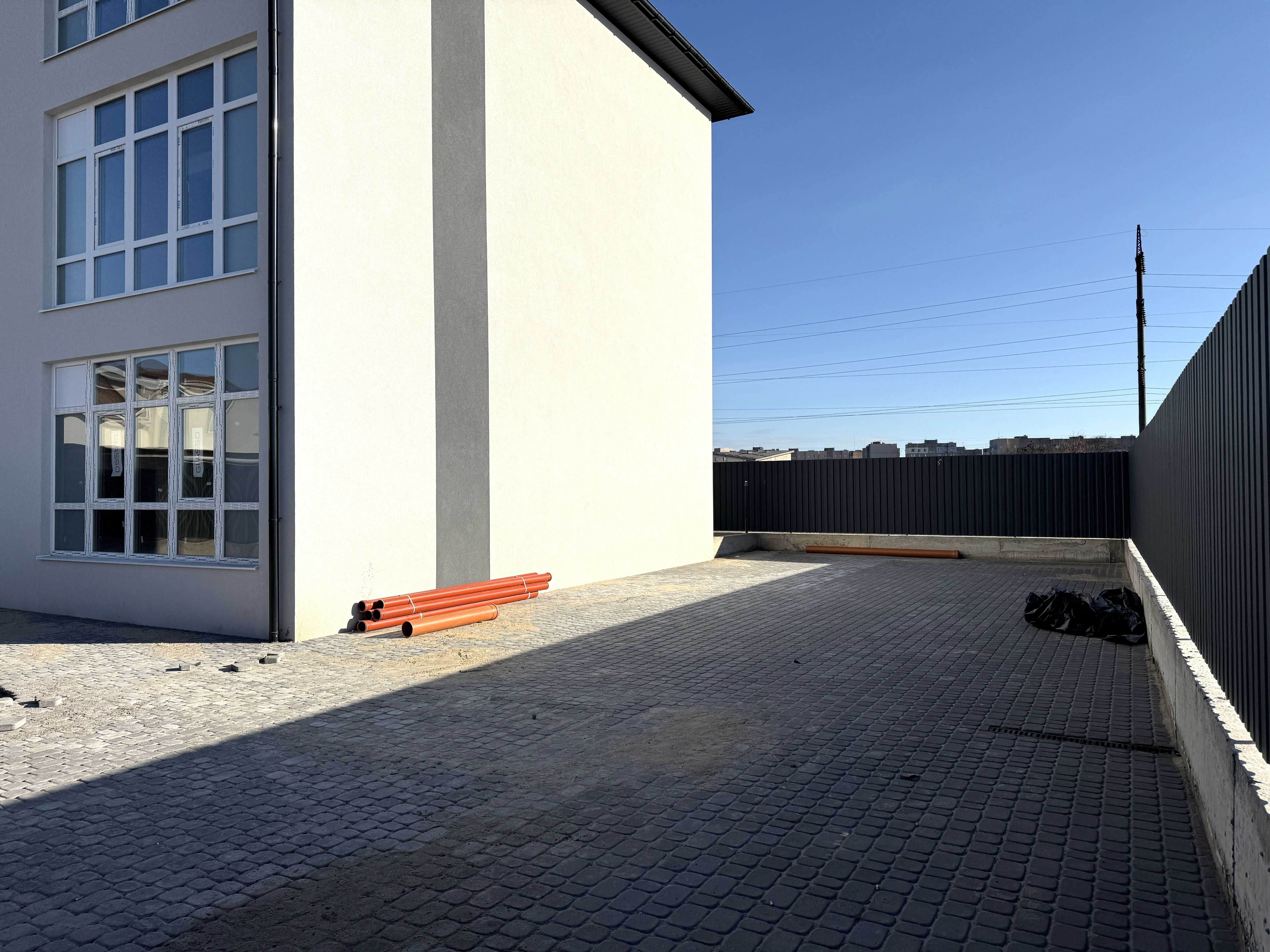 Продаємо 2к з паркомісцем, опалення газове, стан чистовий