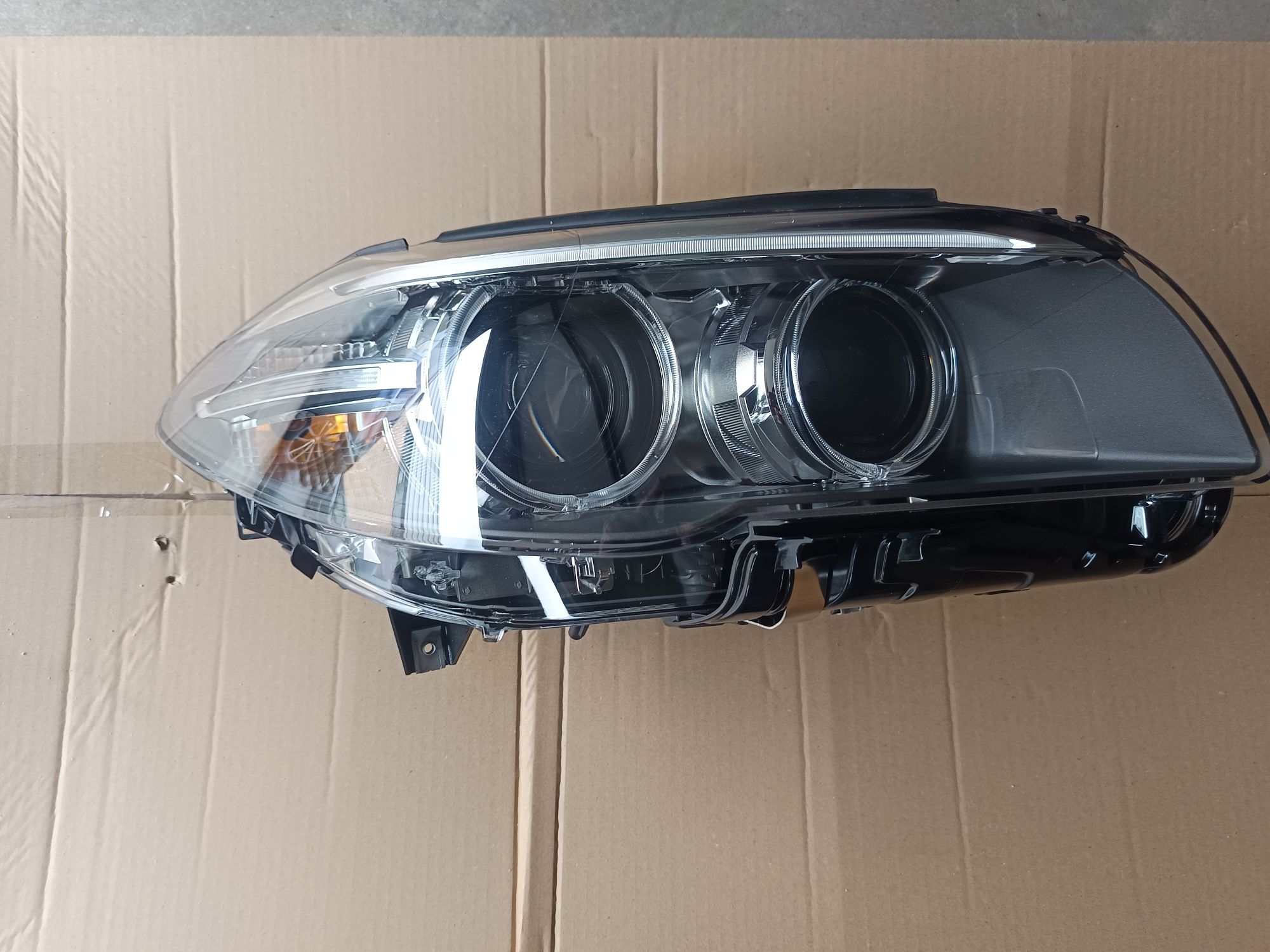 Farol direito bi-xenon BMW F10/ F11 LCI