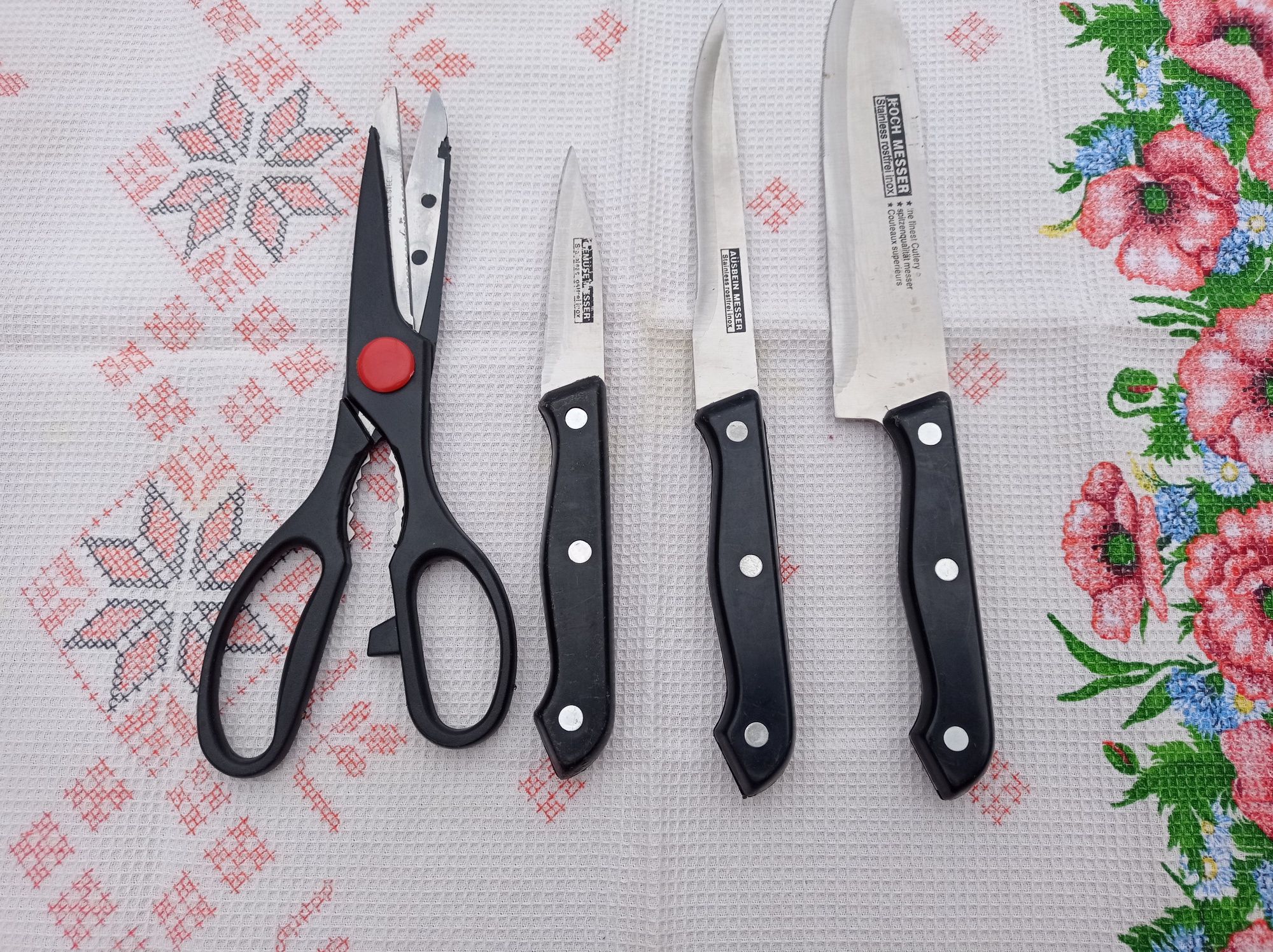 Кухонные принадлежности, ножи.