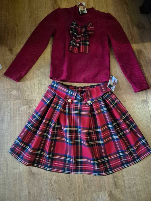 Spódniczka wraz z sweterkiem