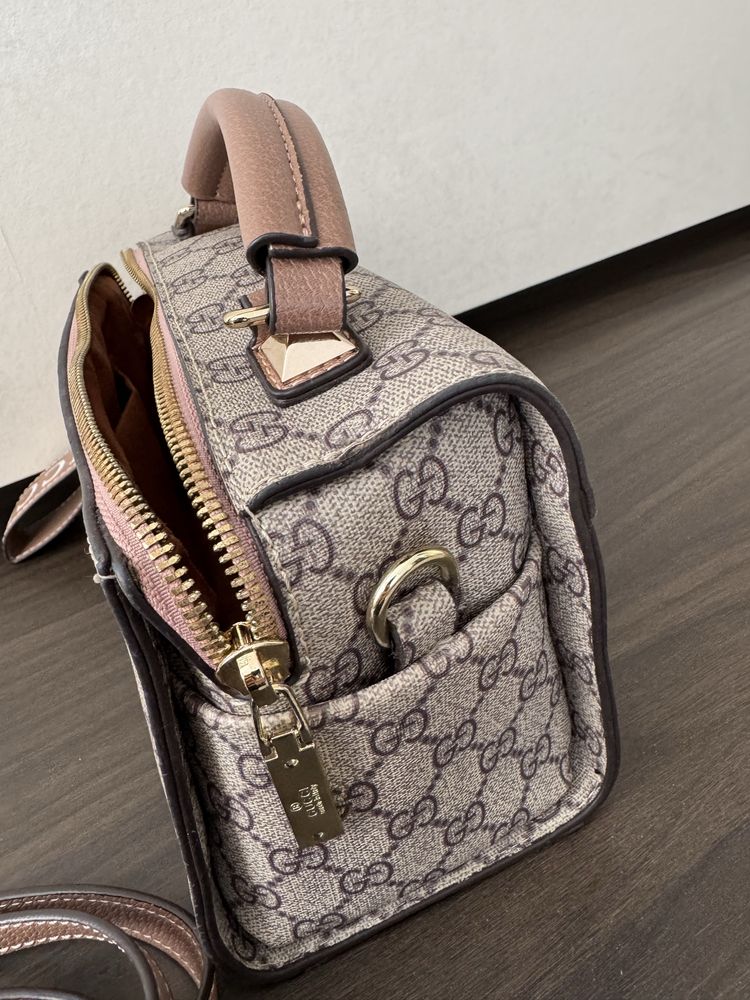 Сумка Gucci с ремешком
