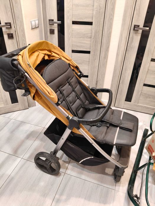 Прогулянковий візок CARRELLO Bravo