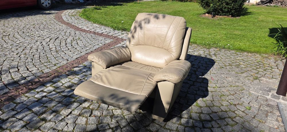 fotel skórzany z funkcją Relax . Stan idealny . Bardzo wygodny .