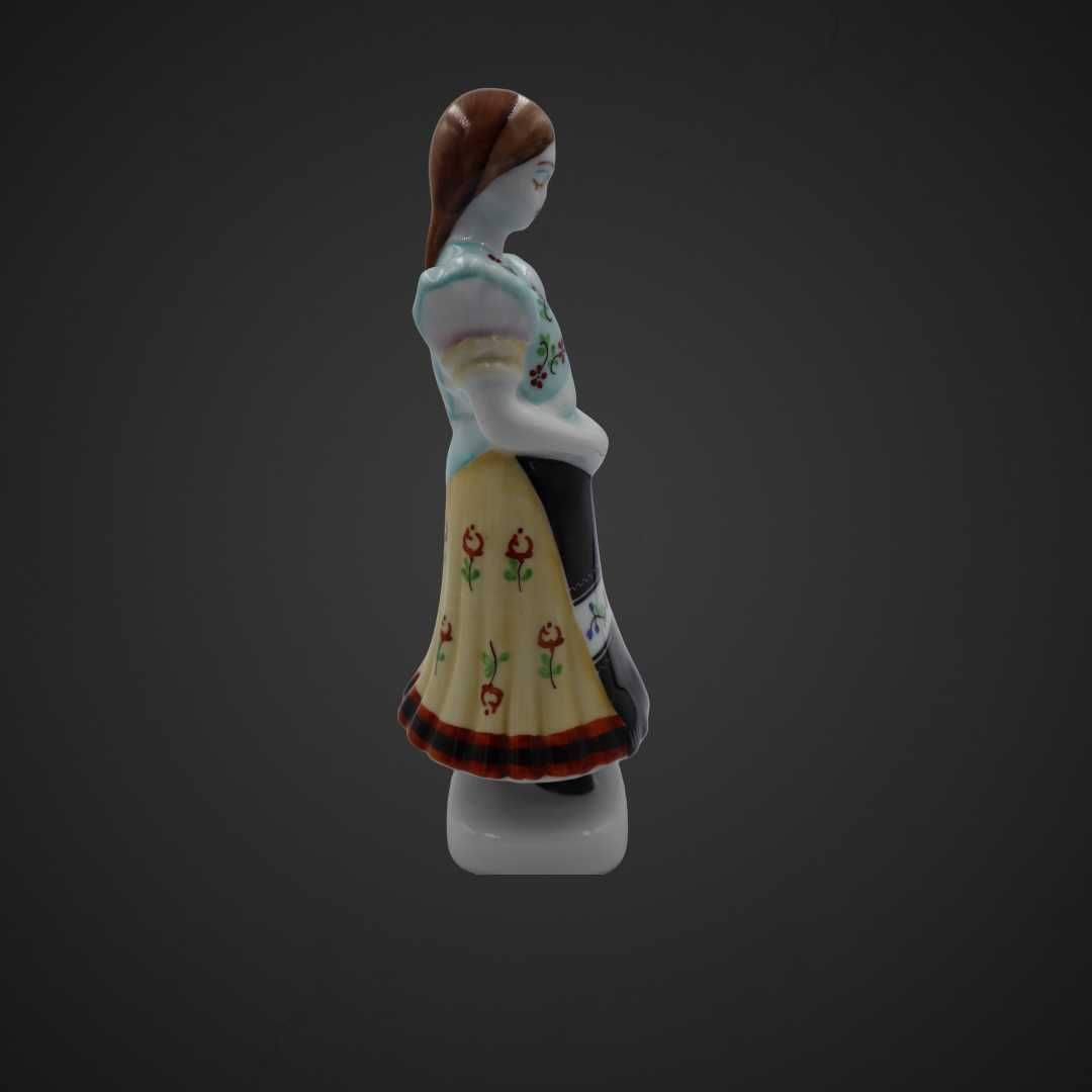 Figurka Hollohaza strój ludowy kobieta porcelanowa B41/42630
