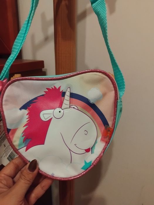 Vendo carteira de criança  do unicórnio  e porta moedas