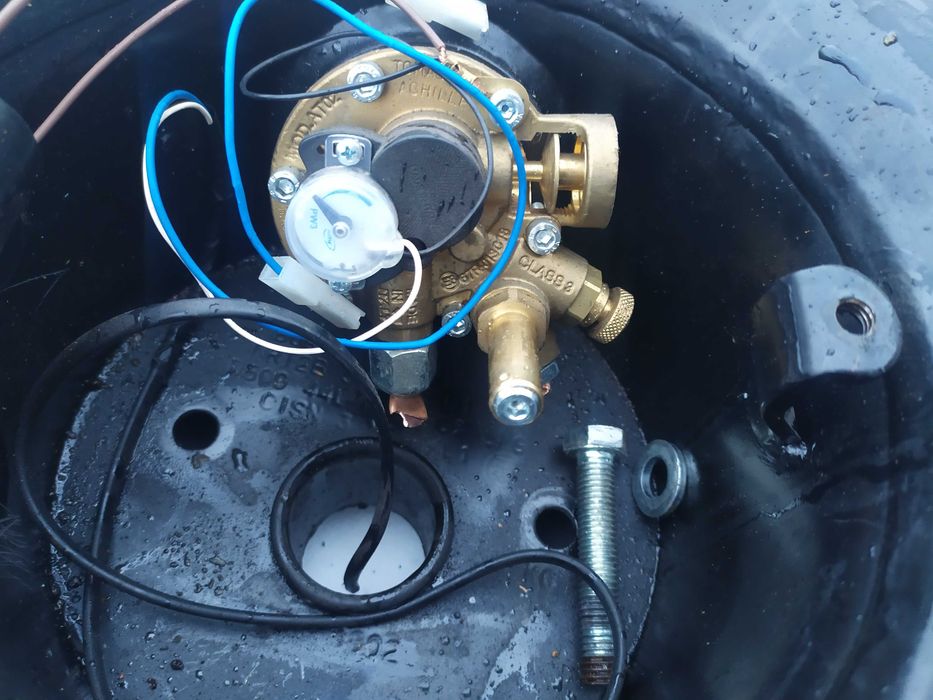 Газовий балон ГБО є різні з датою та без