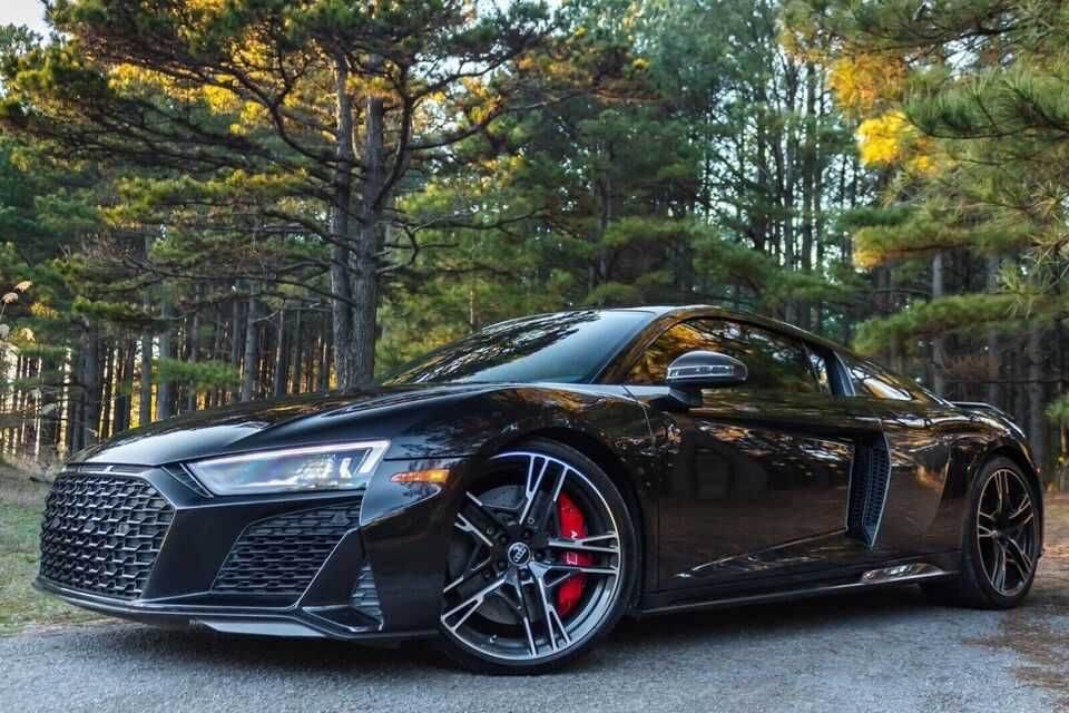 2020    Audi   R8