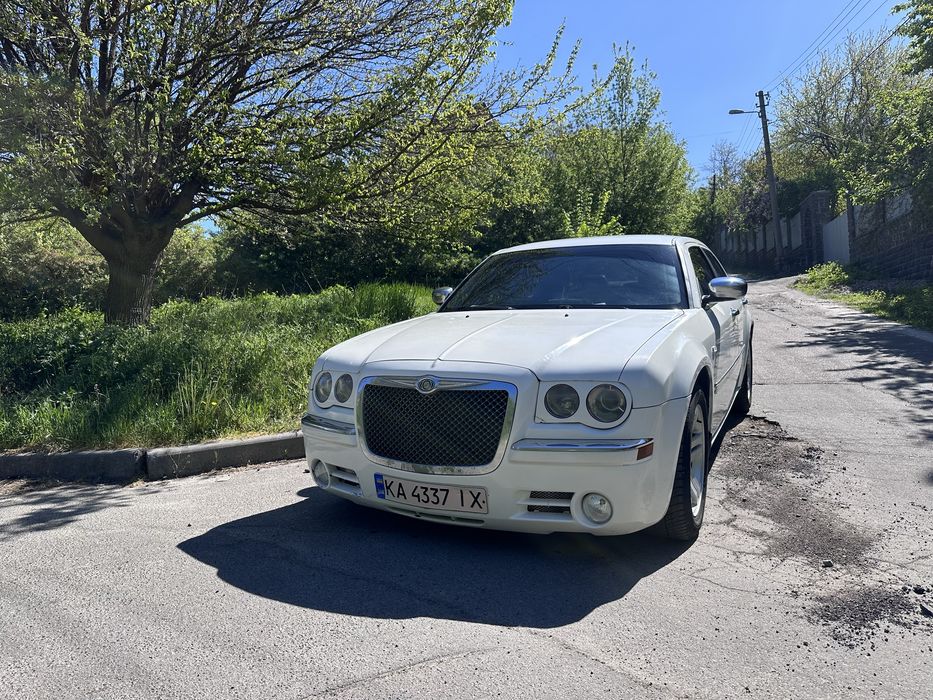 Продаєтья Chrysler 300C