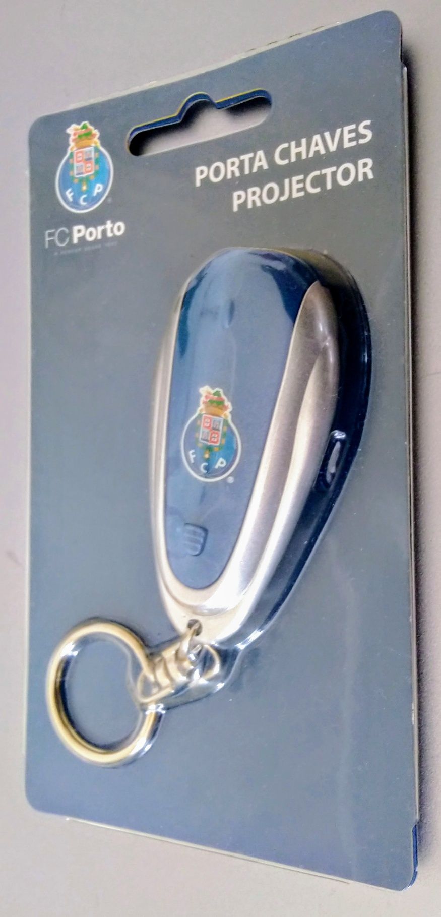 Porta chaves e projetor do FCP, selado.