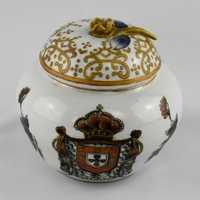 Caixa com tampa, porcelana da China, Brasão Monarquia, anos 50/60