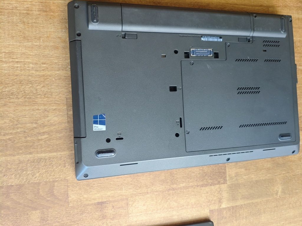Lenovo l540 i5 8 GB RAM, SSD 256, stacja dokują, zasilacz
