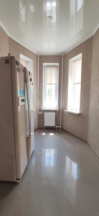 Якісний триповерховий будинок у Лісках на вул.Садова