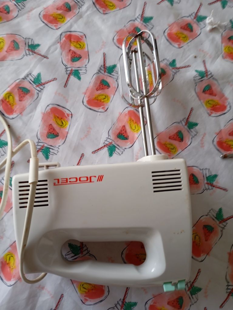 Batedeira com poucas marcas de uso