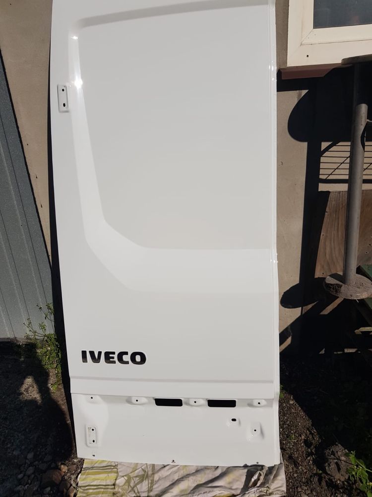 Iveco daily drzwi lewy tył lV 2018r ładne