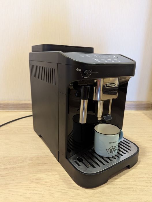 Кофеварка / Кофемашина Delonghi Magnifica Evo 2021 год