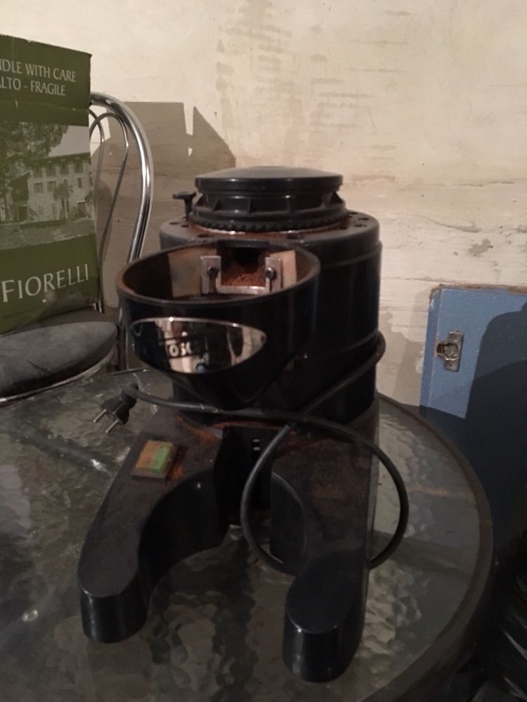 Професійна кавова машина кофемашина кофеварка кофемолка simonelli