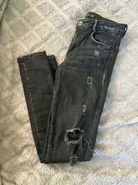 Spodnie z dziurami Zara