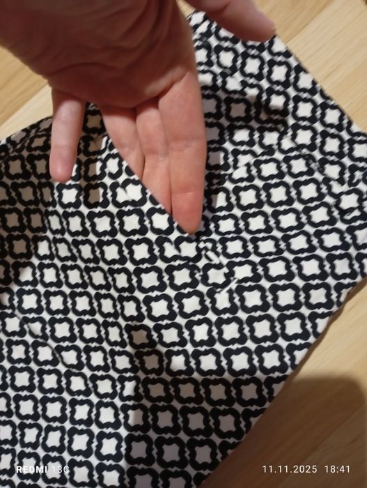 Штани 34.  HM. Футболка з рюшами