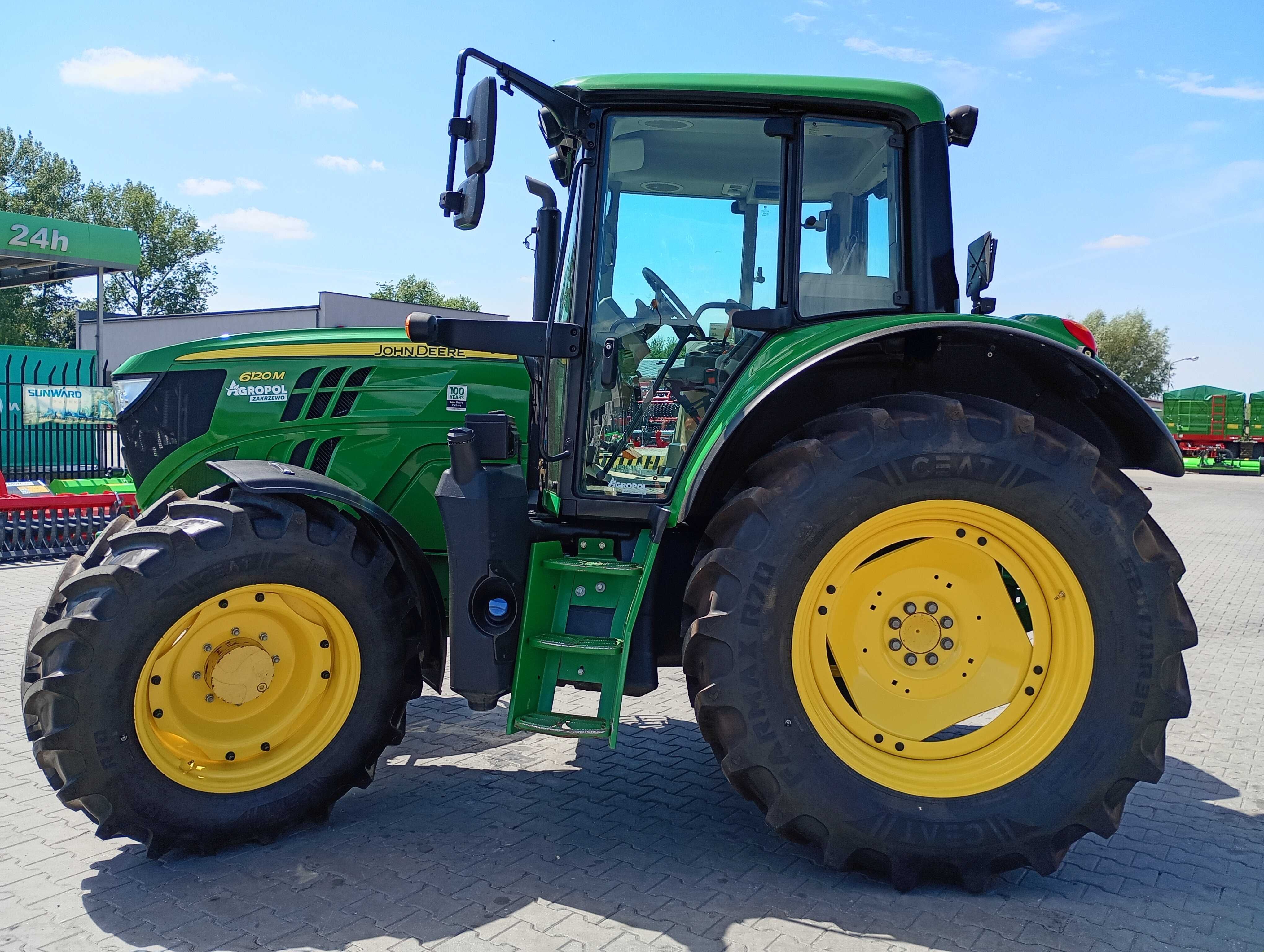 John Deere 6120M z Niemiec, rok 2018, 4985h przygotowany do nawigacji