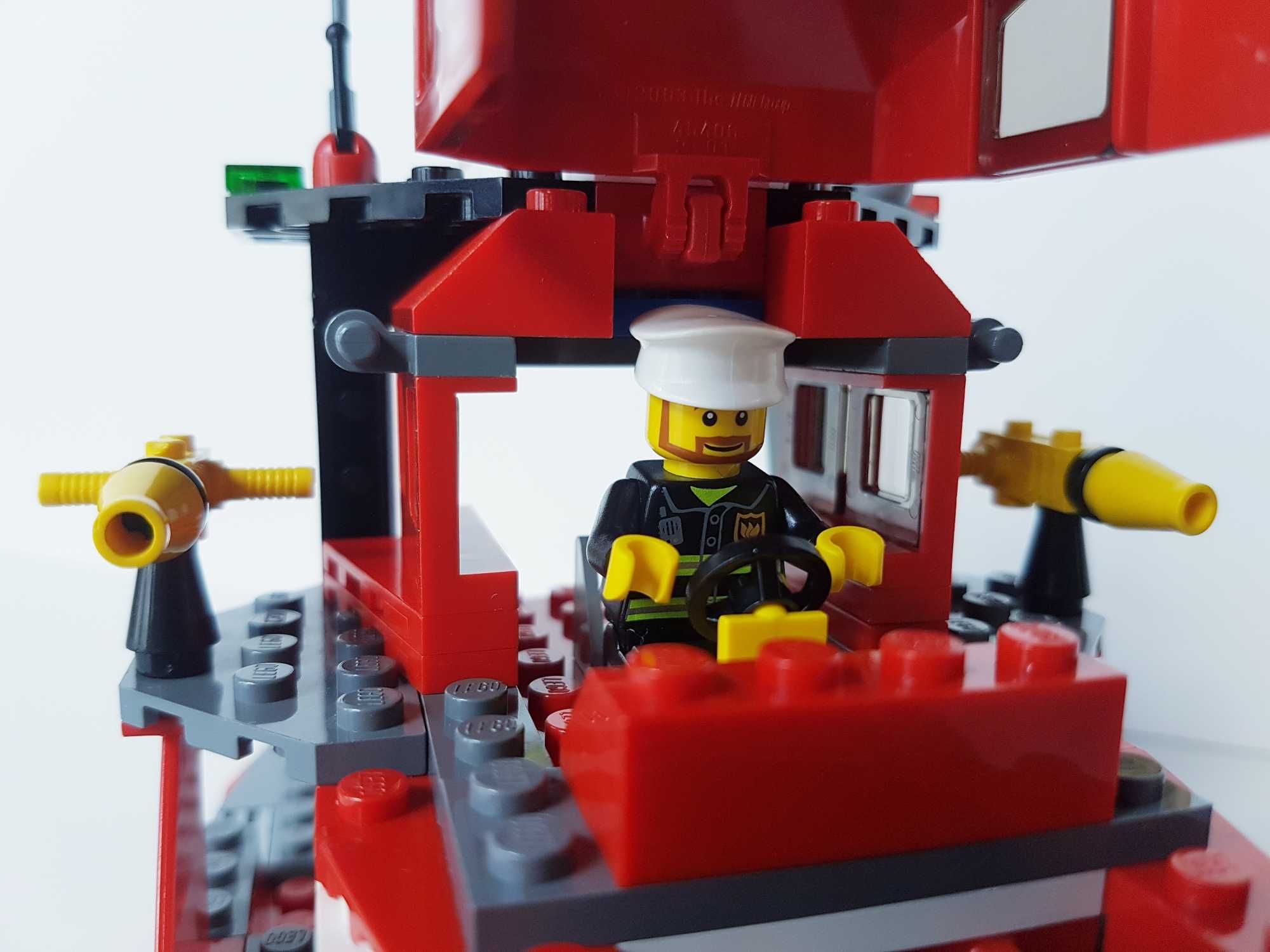 LEGO City 7046 Fire Command Craft