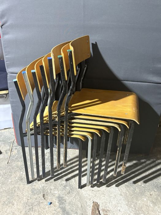 Krzeselka szkolne metalowe- drewniane