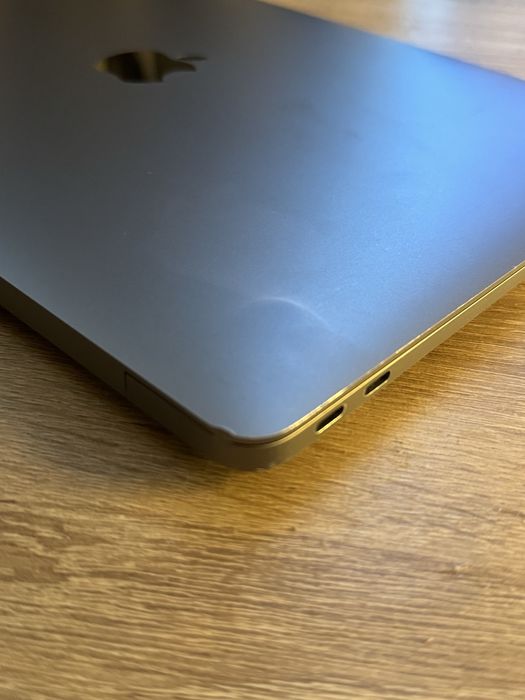 MacBook Air M1 (2020) – 8GB RAM, 256GB SSD