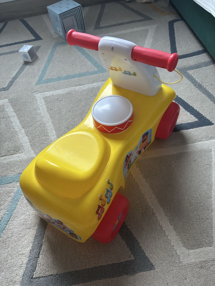 Jeździk fisher price
