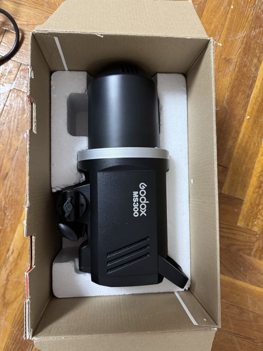 Студійний спалах Godox MS300