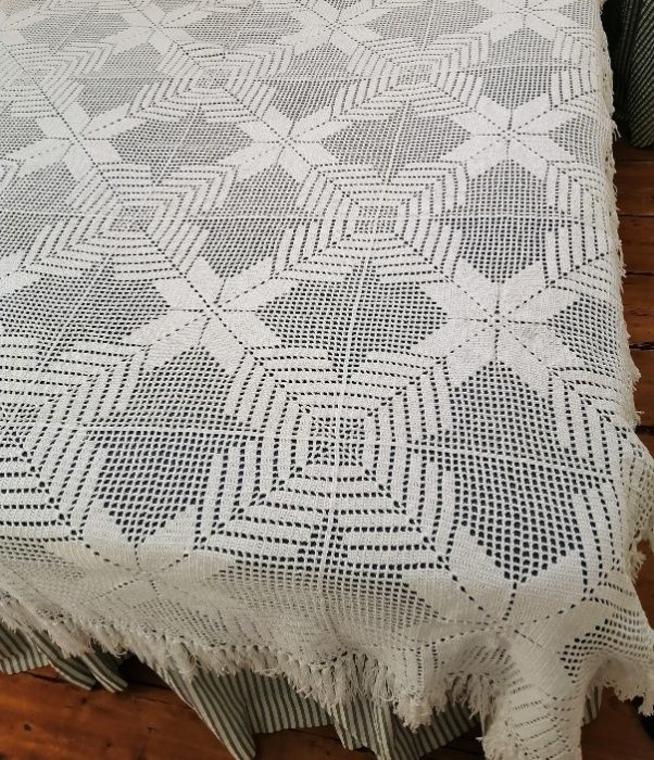 Colchas em crochet lindas e branquinhas