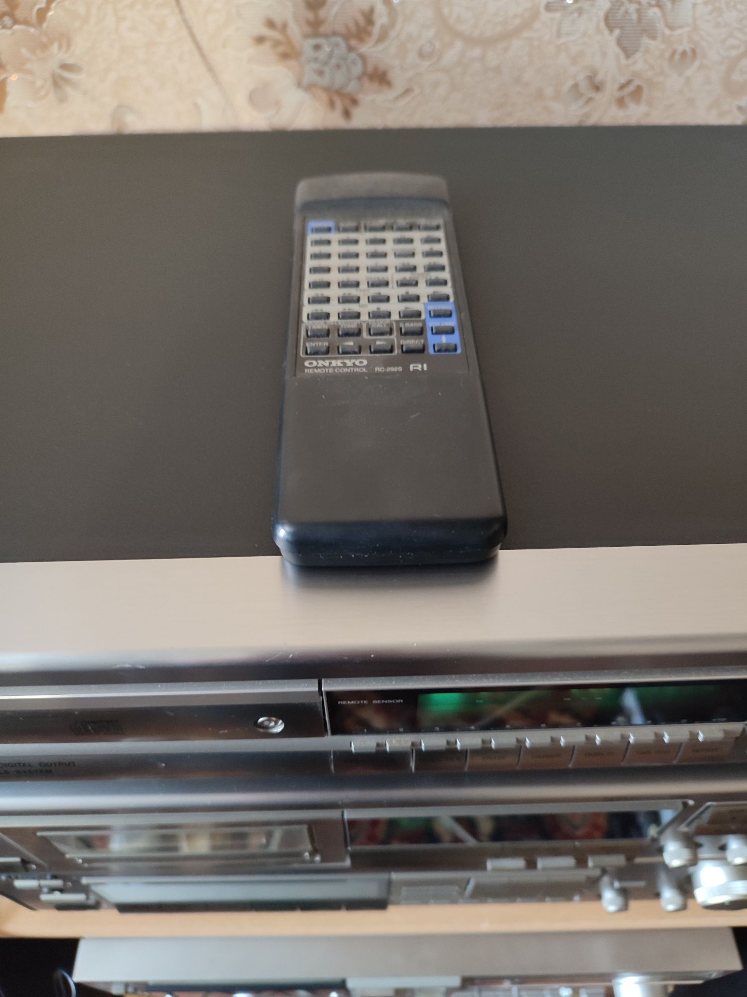 Стойка ONKYO TX 7920.