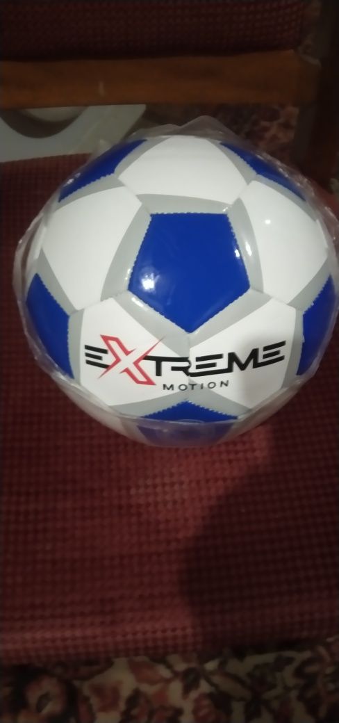 Продам новые футбольные мячи