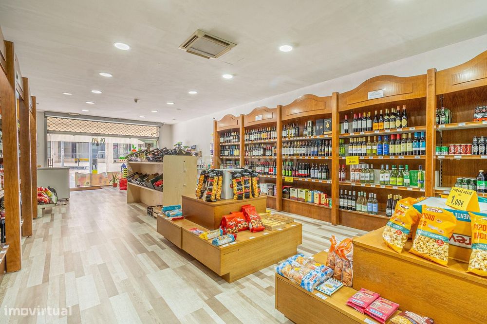 Trespasse de Supermercado junto à Universidade do Minho