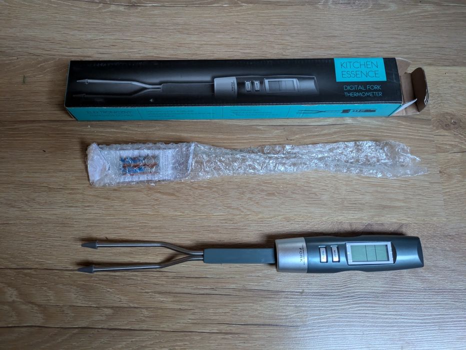 Nowy, elektroniczny termometr do mięs