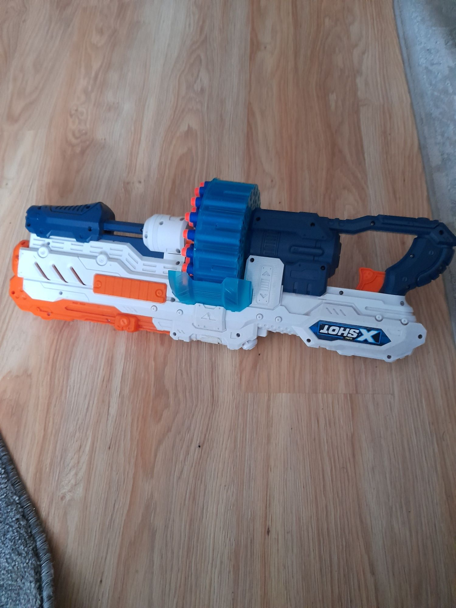 Spszedam  pistolet  xshot  jak nowy  tak jest sprawny tylko niedzial