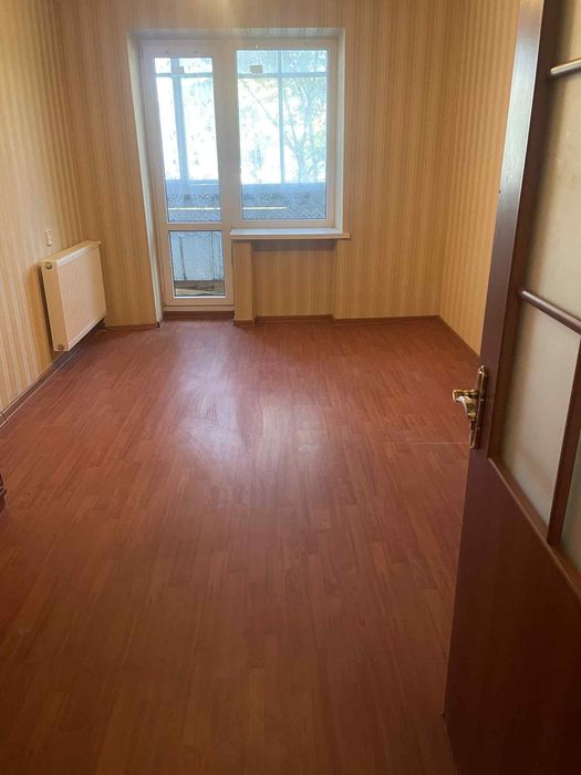 2-кімнатна квартира в центрі міста. Перший поверх.