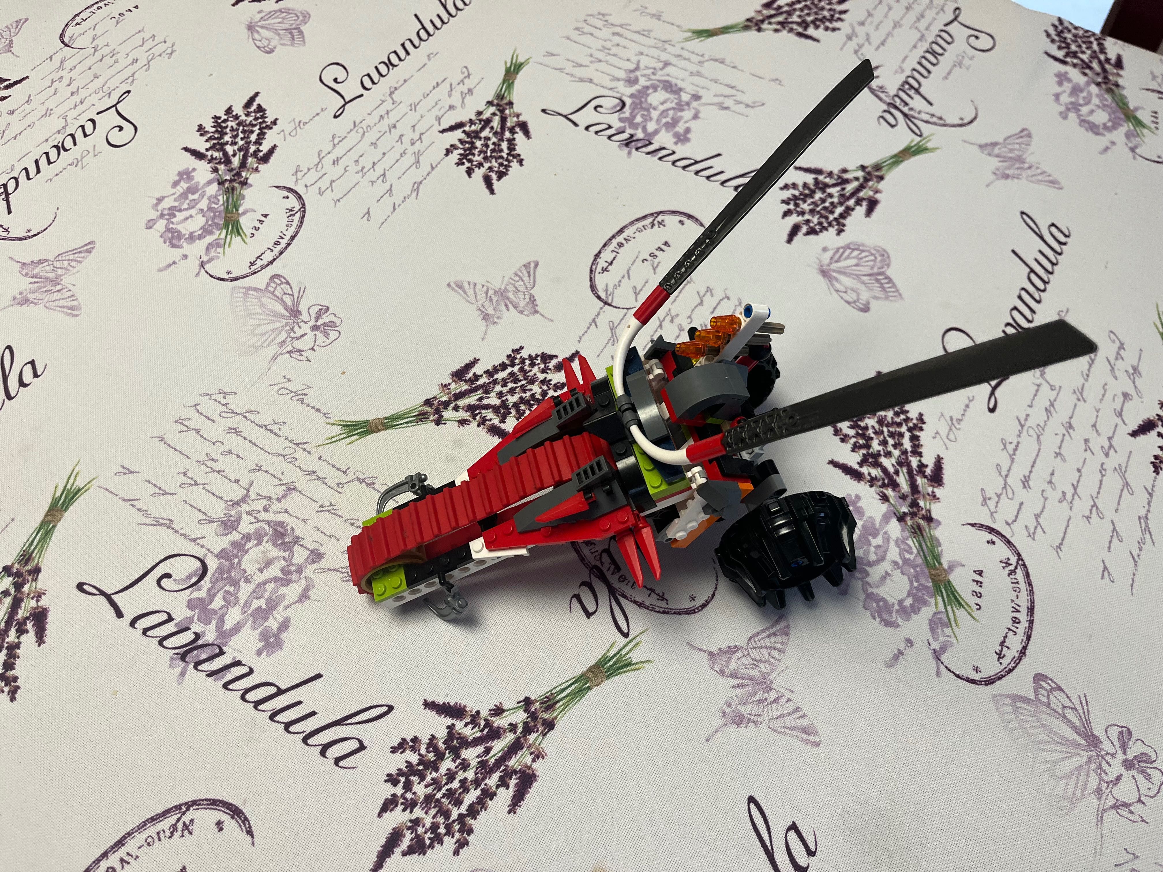 Lego 100 % - Pojazd z Ninjago