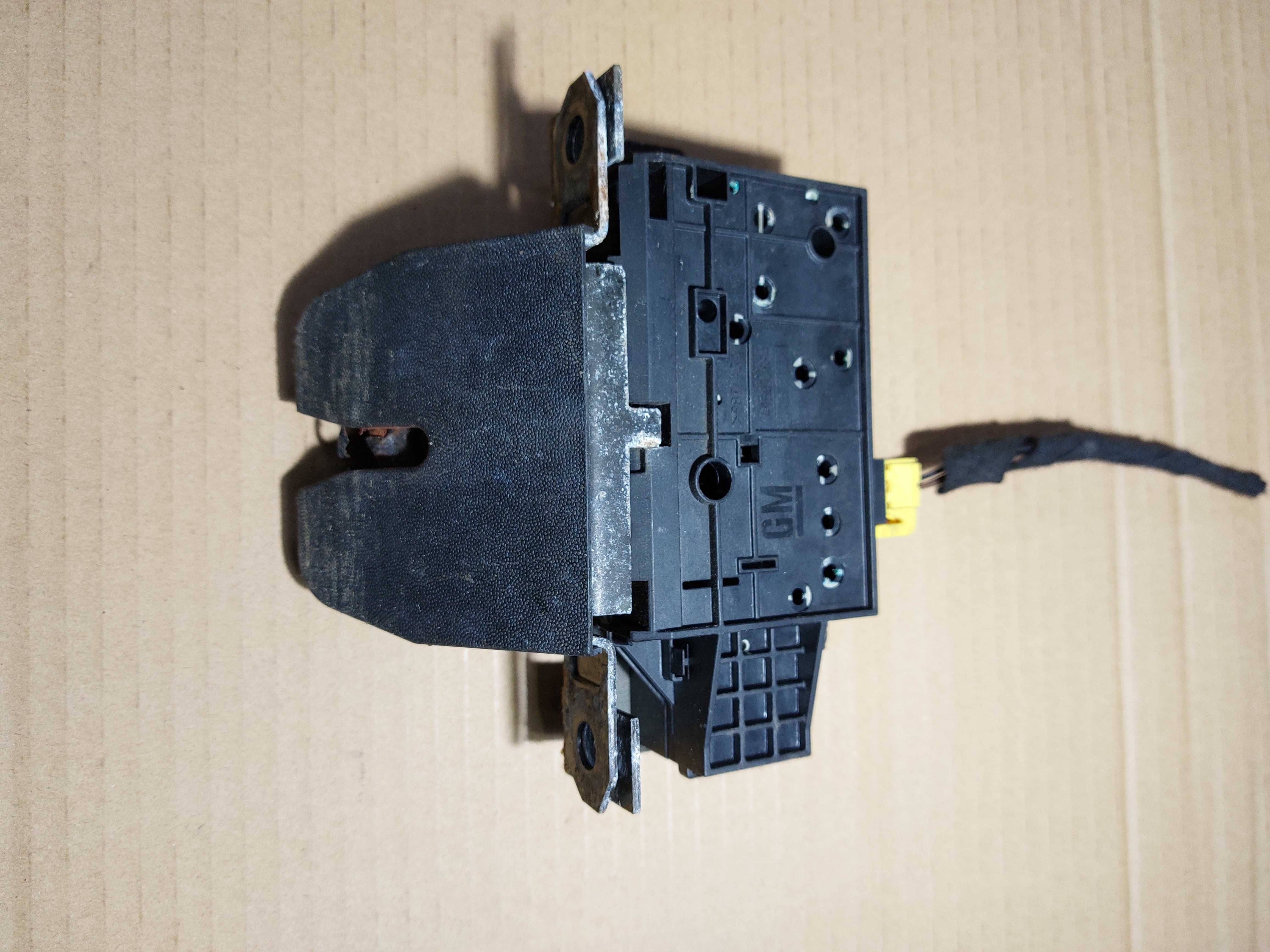Zamek klapy bagażnika Opel Vectra c Kombi 02-08.r org Opel