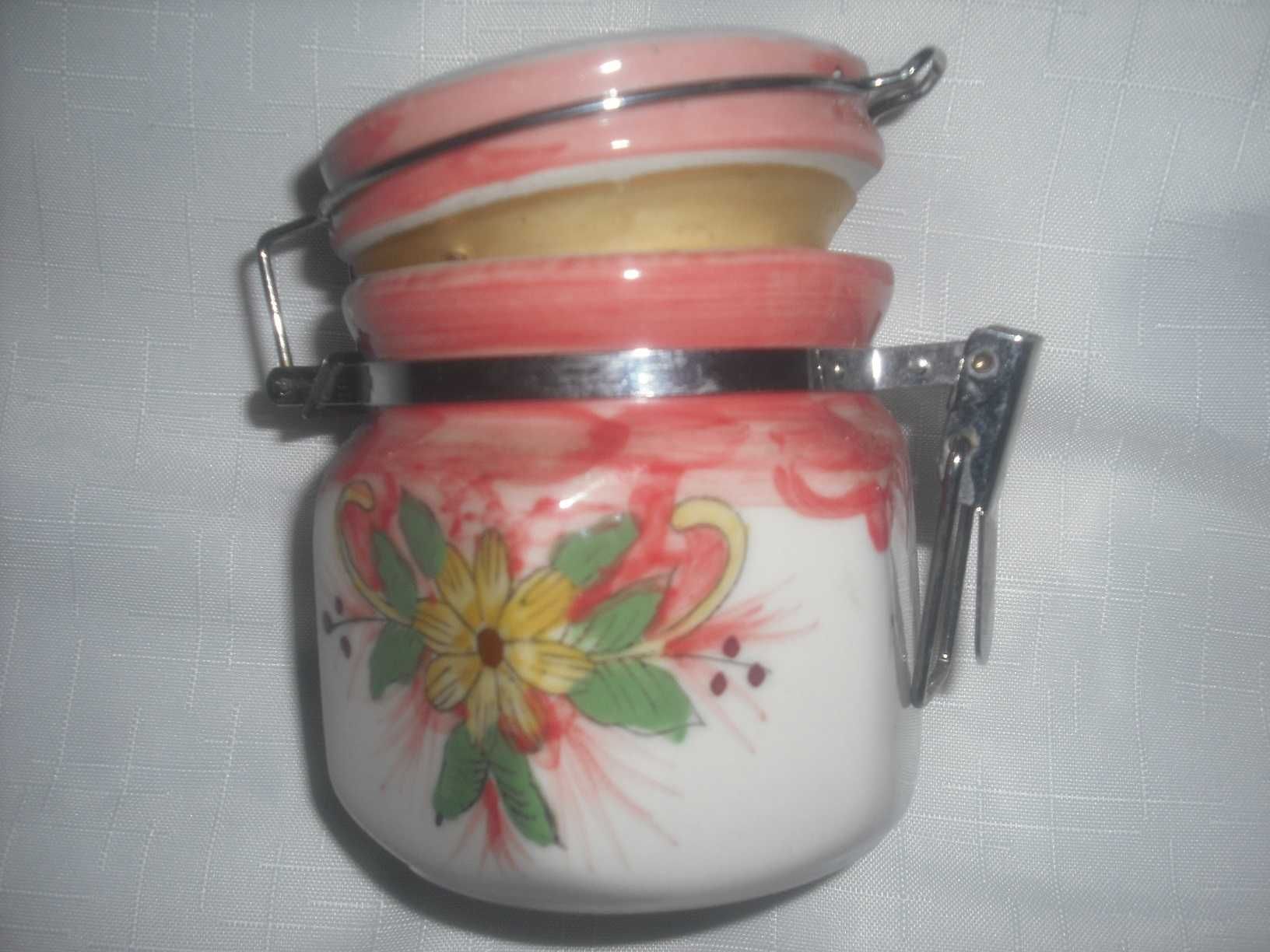 Porcelanowe pojemniki na herbatę, kawę i tp