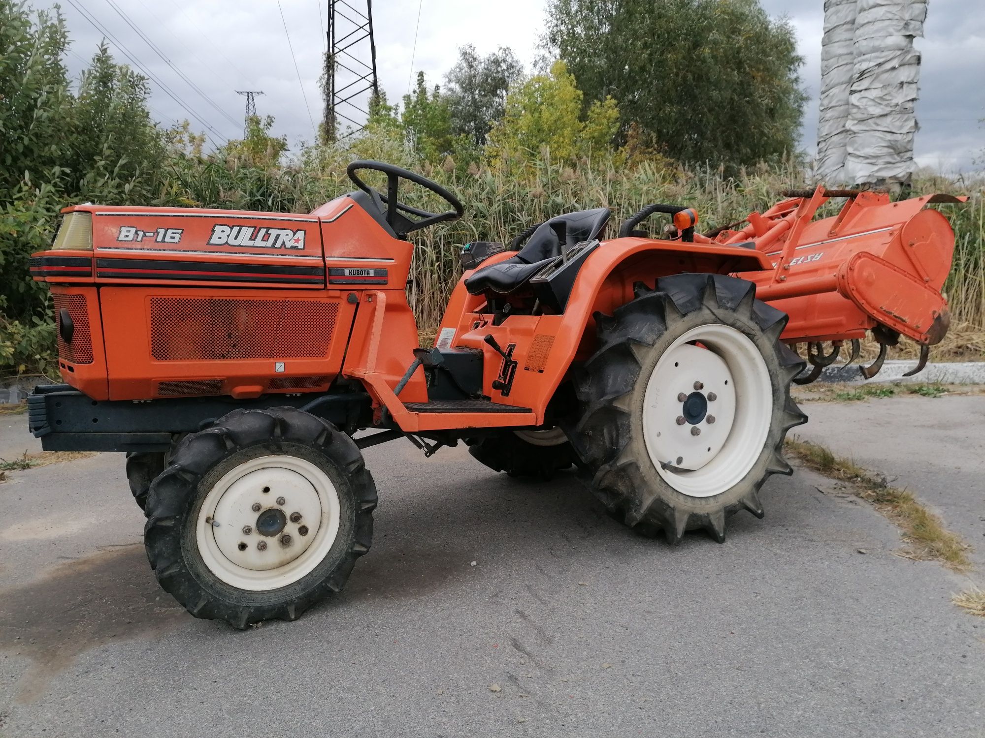 Мини трактор Kubota B1-16