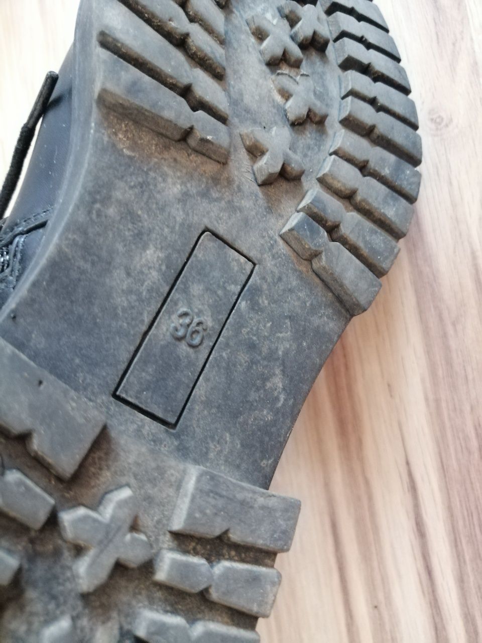Czarne buty botki damskie klamry perelki sznurowane 36