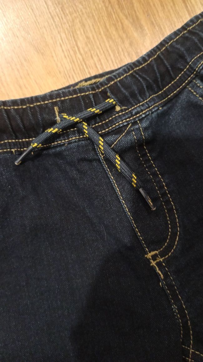Spodnie chłopięce jeansowe ocieplane 104 cm 3-4 lata
