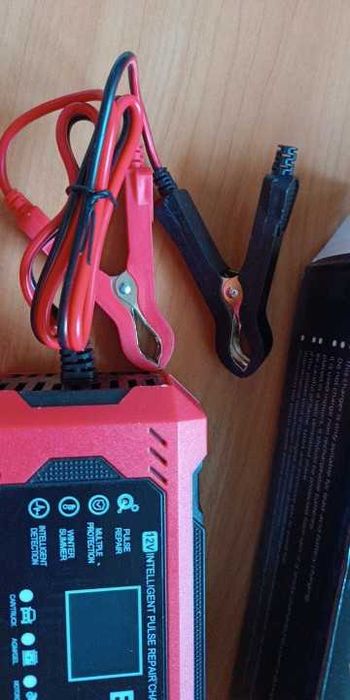 Зарядний пристрій для авто аккумуляторів 12в 10а