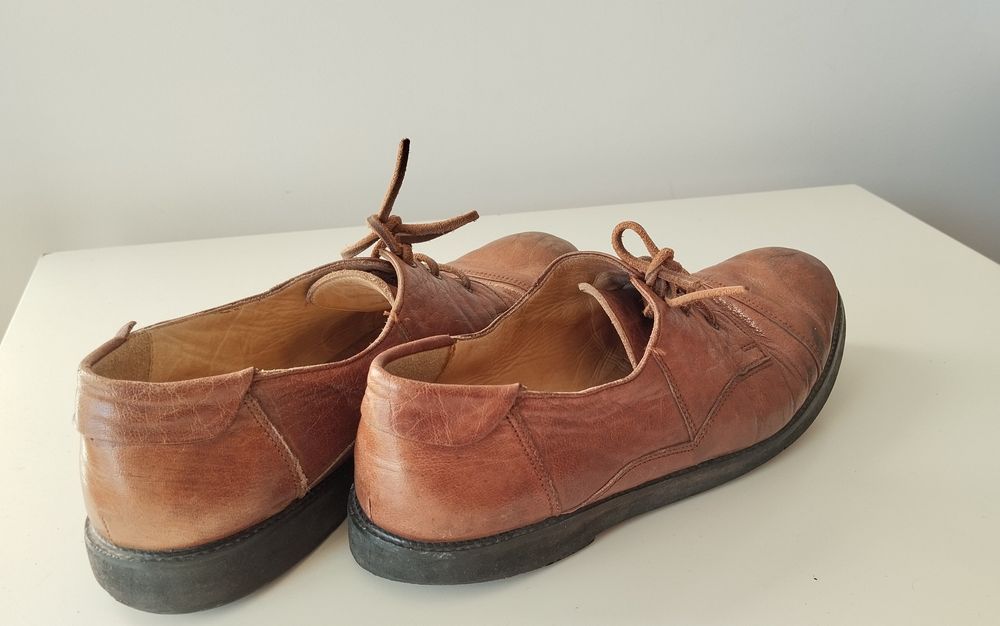 Sapatos vintage, dos anos 60, em pele.
