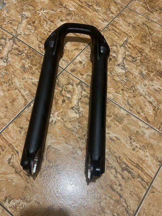 Rock Shox SID SL Select, Dolna golen widelca