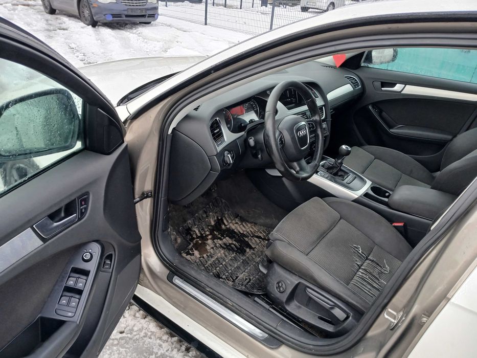 Audi A4 1,8 bezyna