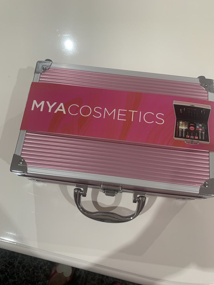 Mala de cosmesticos de crianca