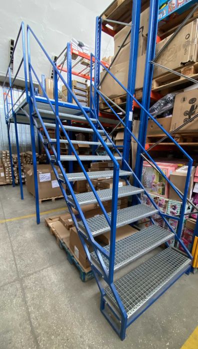 Schody magazynowe stopnie WEMA solidne rozkręcane.