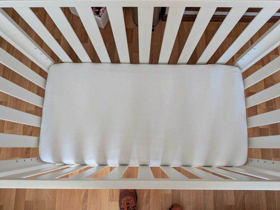 berço branco doco sleeping 120x60 com rodinhas + colchão