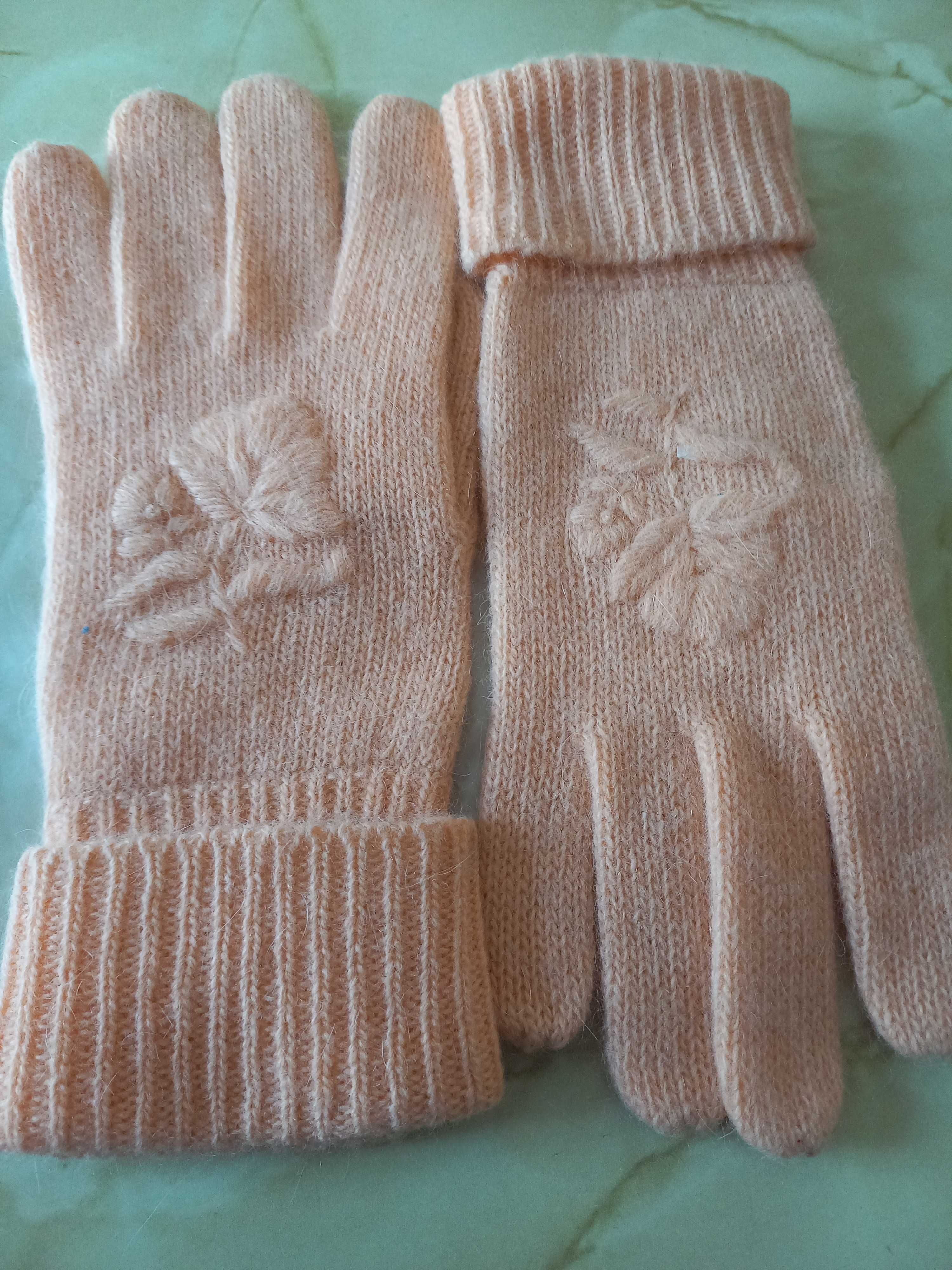 Шаль и перчатки для любимых женщин